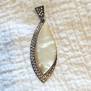 925 SILVER Elegant Mother of Pearl Pendant with Rhinestones